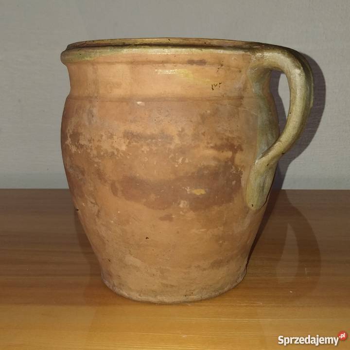 Gliniany garnek z wykopalisk archeologicznych Warszawa