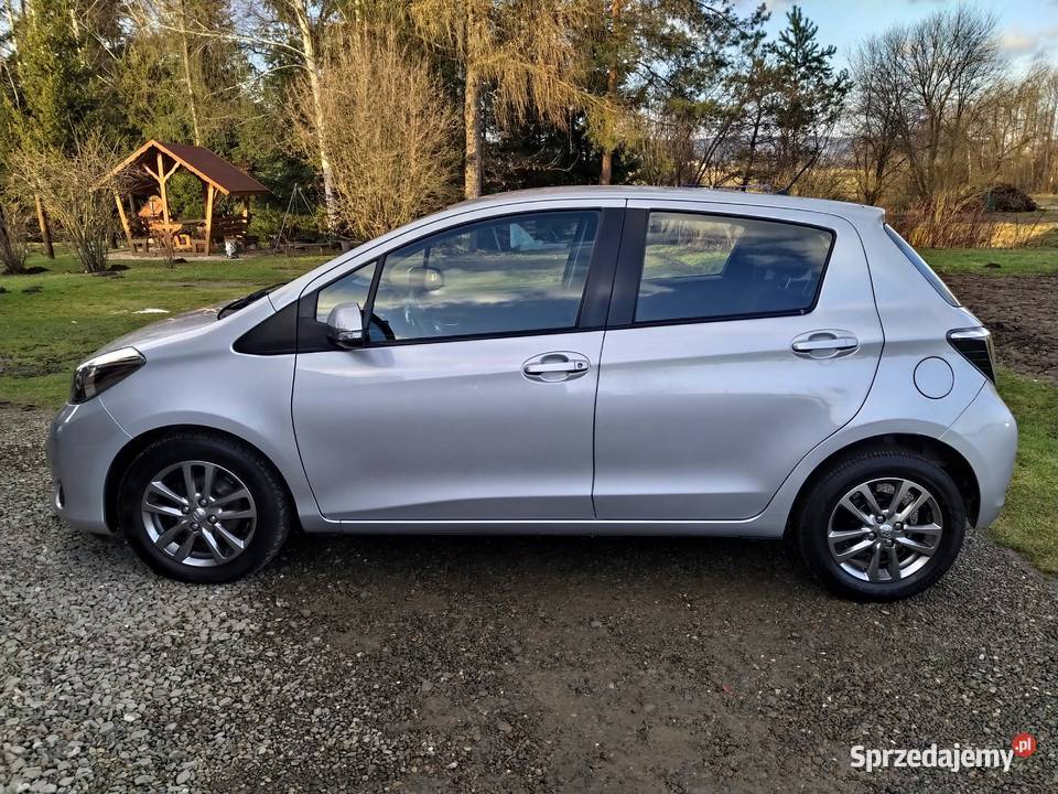 Toyota Yaris III 2014r 133 Benzyna 125 Pełen sprowadzony Samochody osobowe