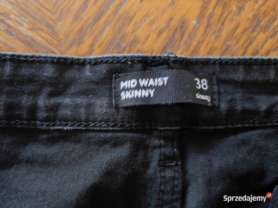 czarne spodnie skinny casual dżinsowe modne świętokrzyskie
