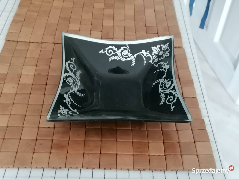 Czworokątna waza z lat 7080 w stylistyce Kraków
