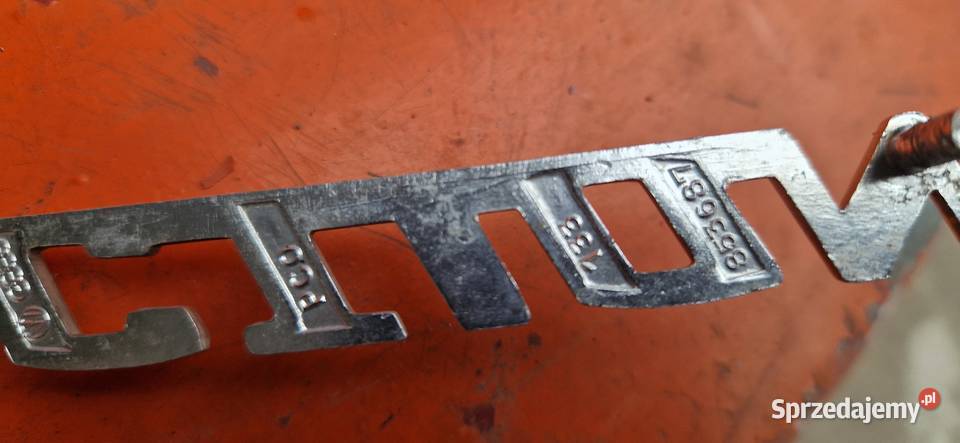 VW garbus 1303 emblemat na klapę silnika