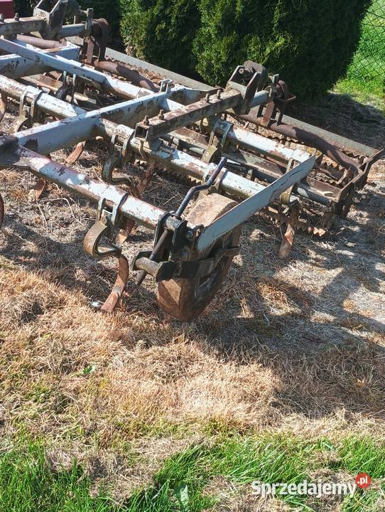 Agregat z wałkami na docisku uprawowy Markuszowa