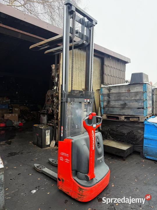 paleciak elektryczny z masztem LINDE L10B