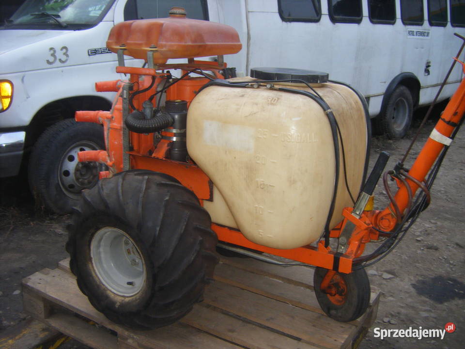 Opryskiwacz Sadowniczo Ogrodowy z napedami Dębica