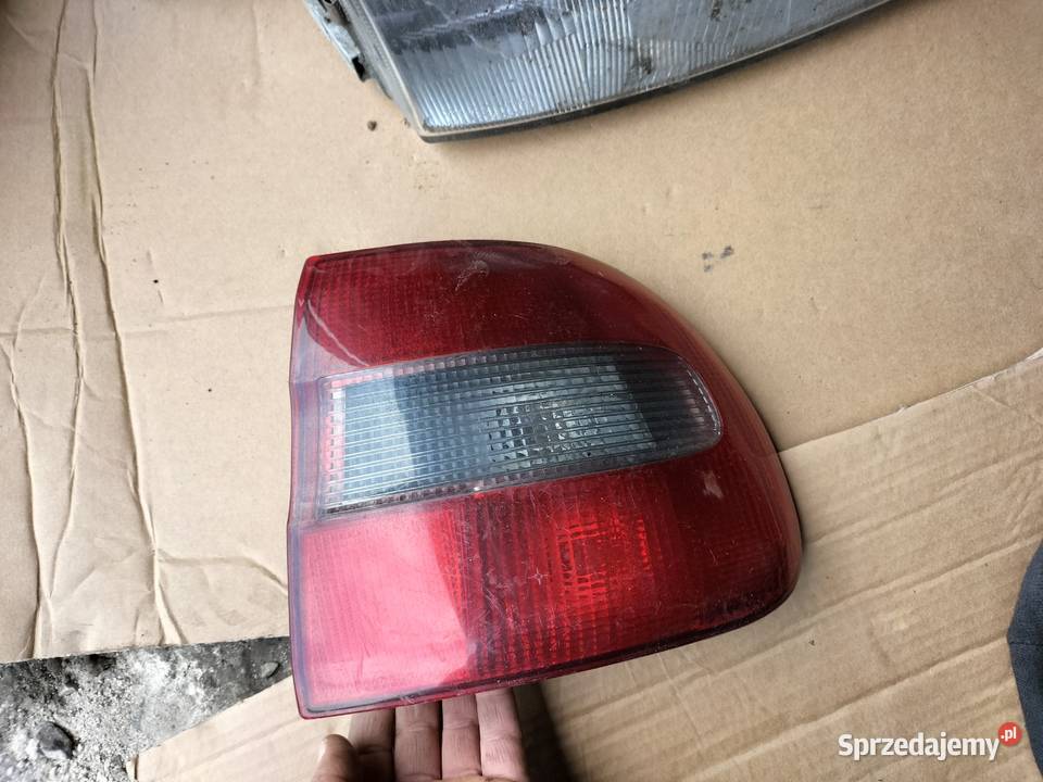 VOLVO V40 S40 LAMPA TYŁ TYLNA PRAWA Oświetlenie lubelskie Kamień-Kolonia