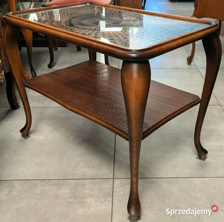 ładny orzechowy stolik z rattanemsklep Dąbrowa sprzedam