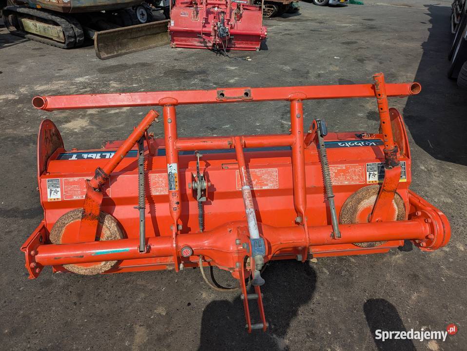 Kubota T240 mocny i niezawodny traktor 24 Skała