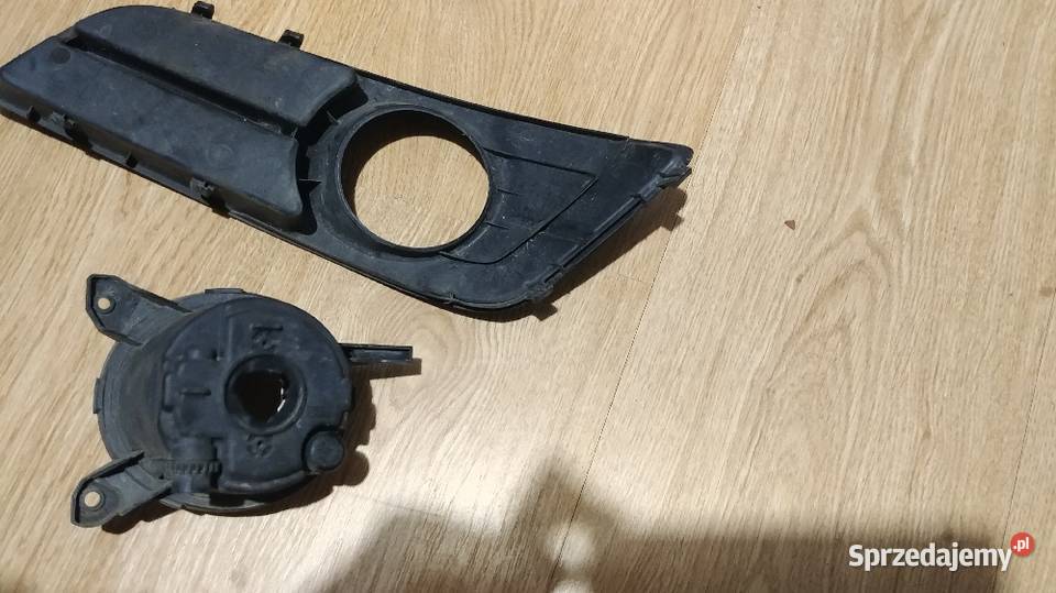 Oslona halogena prawego toyota e12 Namysłów