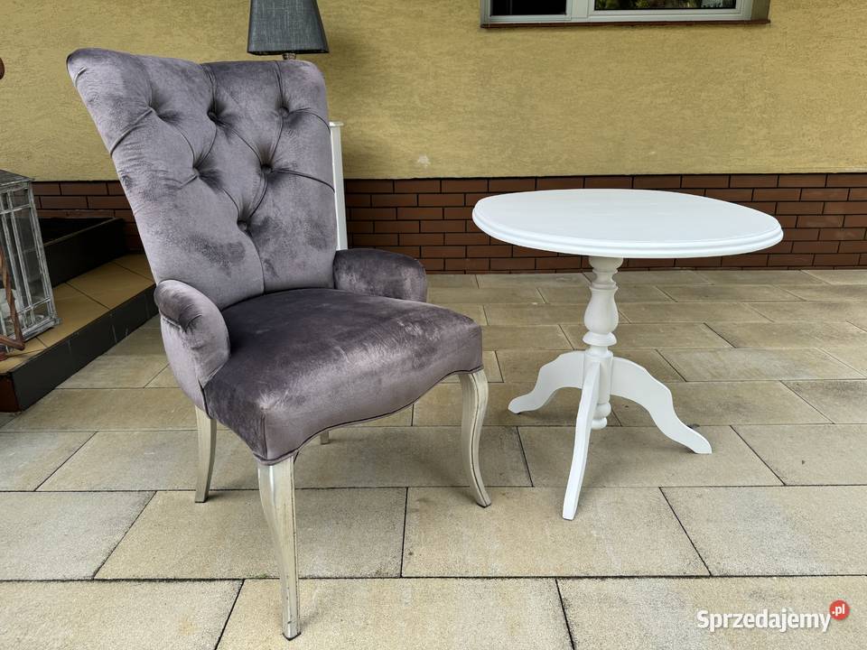 Stolik owalny biały na jednej nodze kawowy Sulbiny