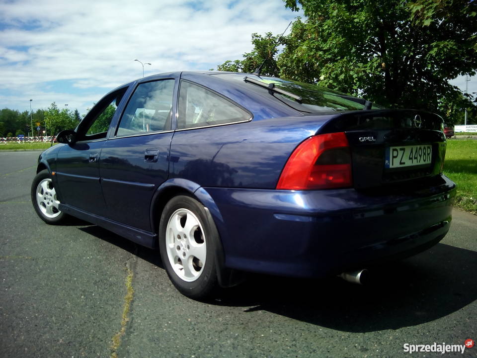 Śliczna Vectra mega stan ładny kolor bezwypadkowy wielkopolskie Gniezno sprzedam