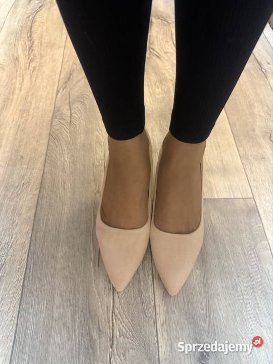 40 Beżowe mega wygodne czółenka wieczorowe Nowe sprzedam