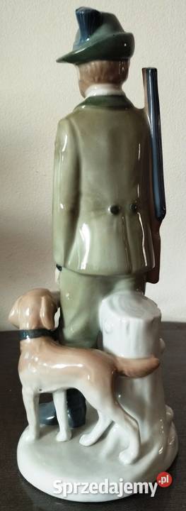 porcelanowa figurka myśliwego z psem Porcelana i szkło Chorzów