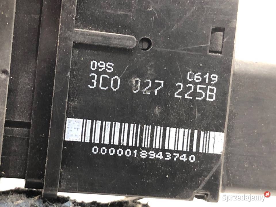 WŁĄCZNIK HAMULCA RĘCZNEGO VW PASSAT B6