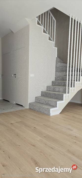 Dom na ogrodzonym osiedlu świętokrzyskie sprzedam