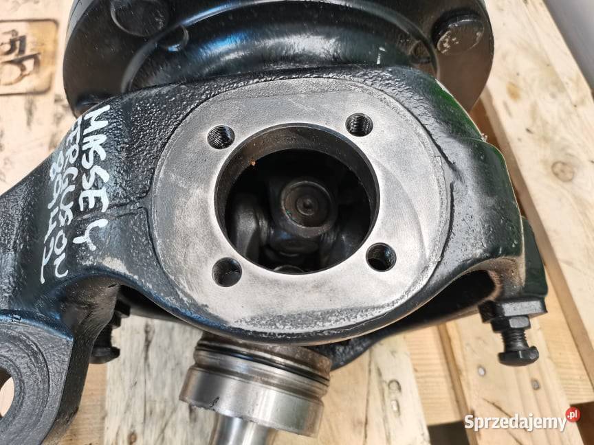 Zwolnica Zwrotnica Półoś Massey Ferguson 8947 wielkopolskie Wilkowo sprzedam