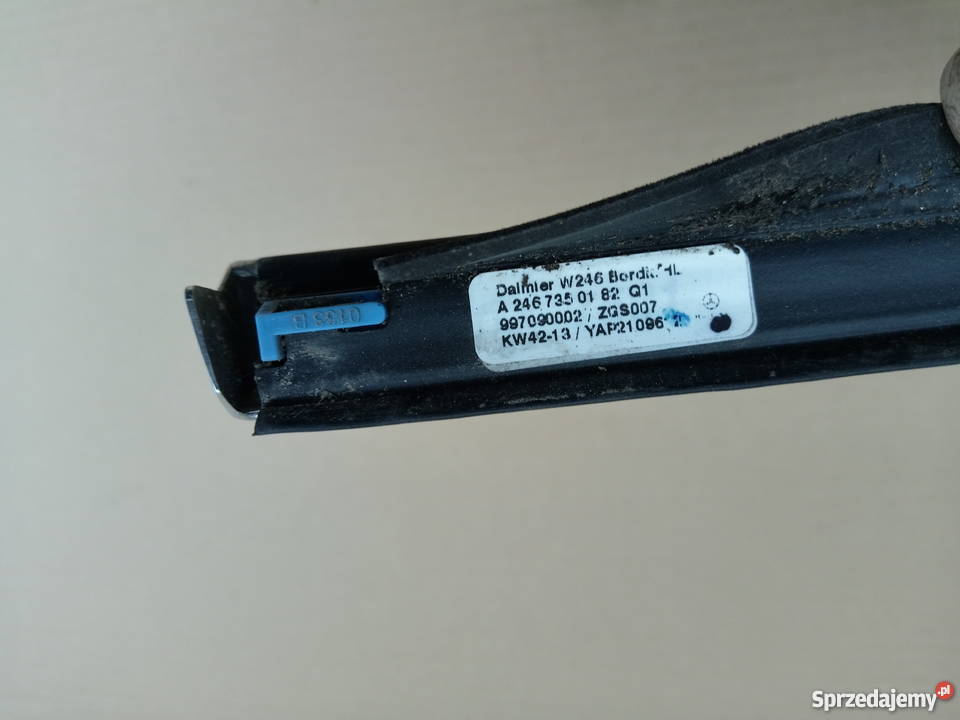 MERCEDES W246 B KLASA LISTWA ZGARNIAJĄCA DRZWI Bieleń