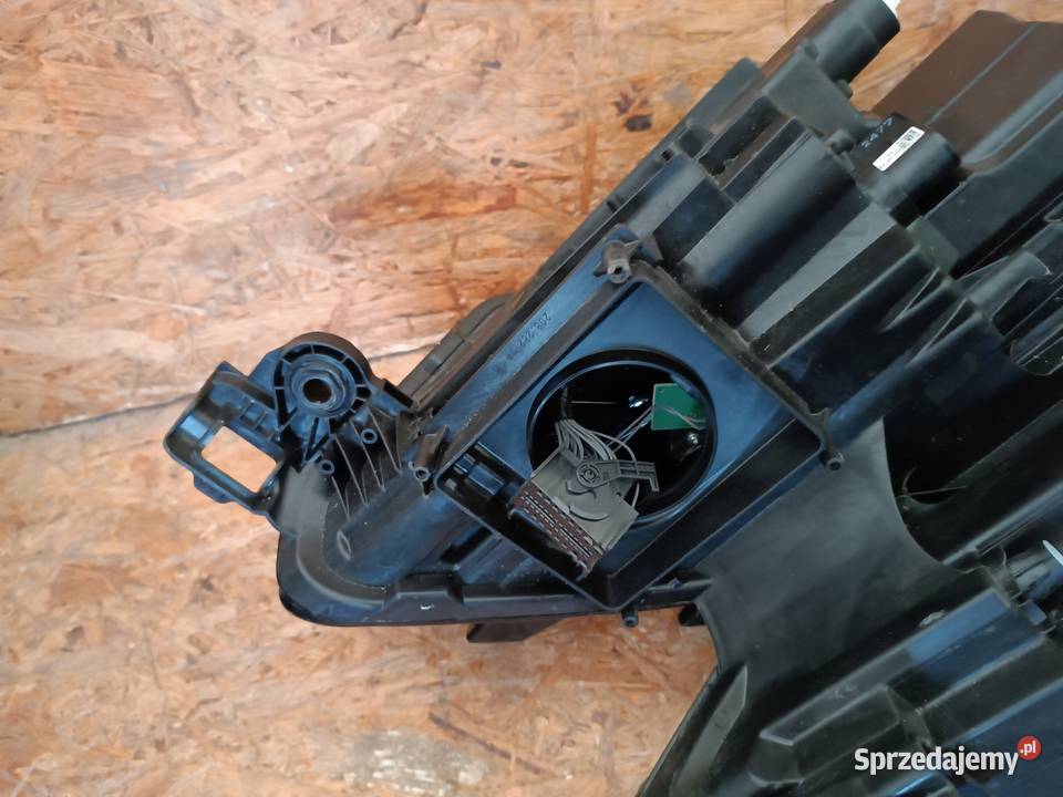 LAMPA REFLEKTOR PRAWY PRZÓD EU SKODA KODIAQ