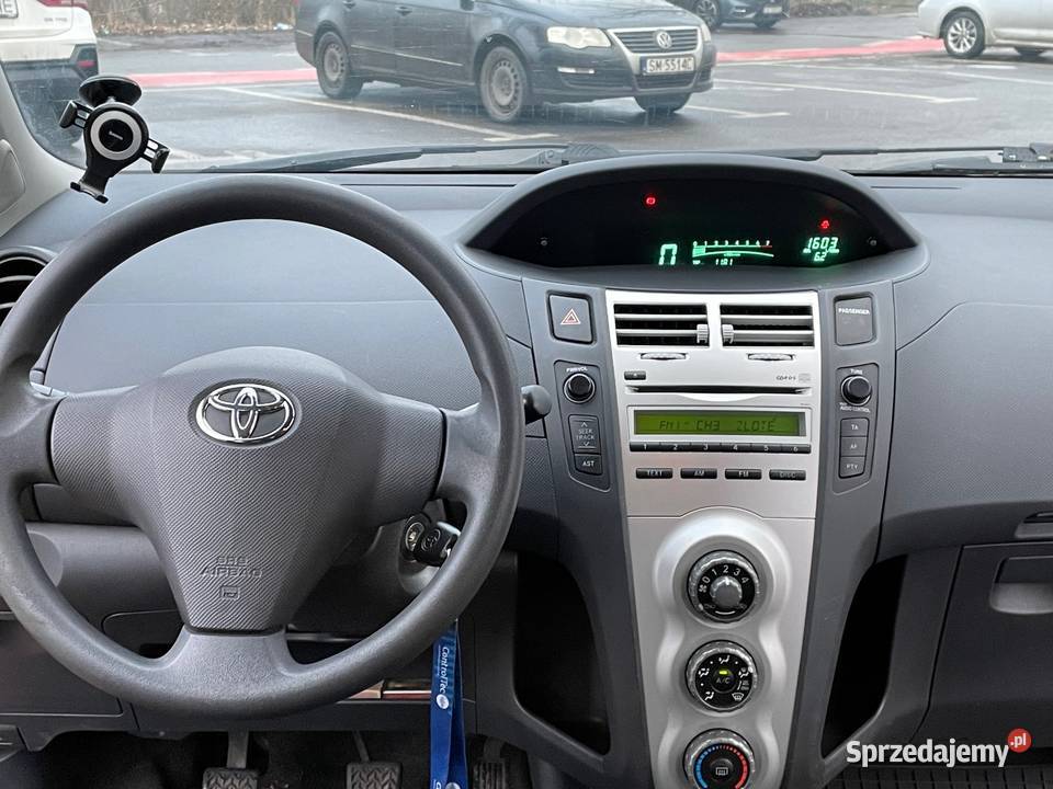 Toyota Yaris II 10 klimatyzacja polski salon bez