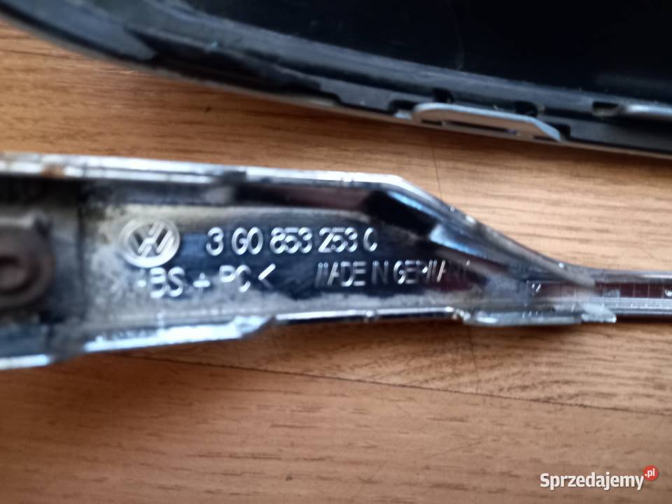 VW Passat B8 Kratka listwa przedniego zderzaka Zderzaki