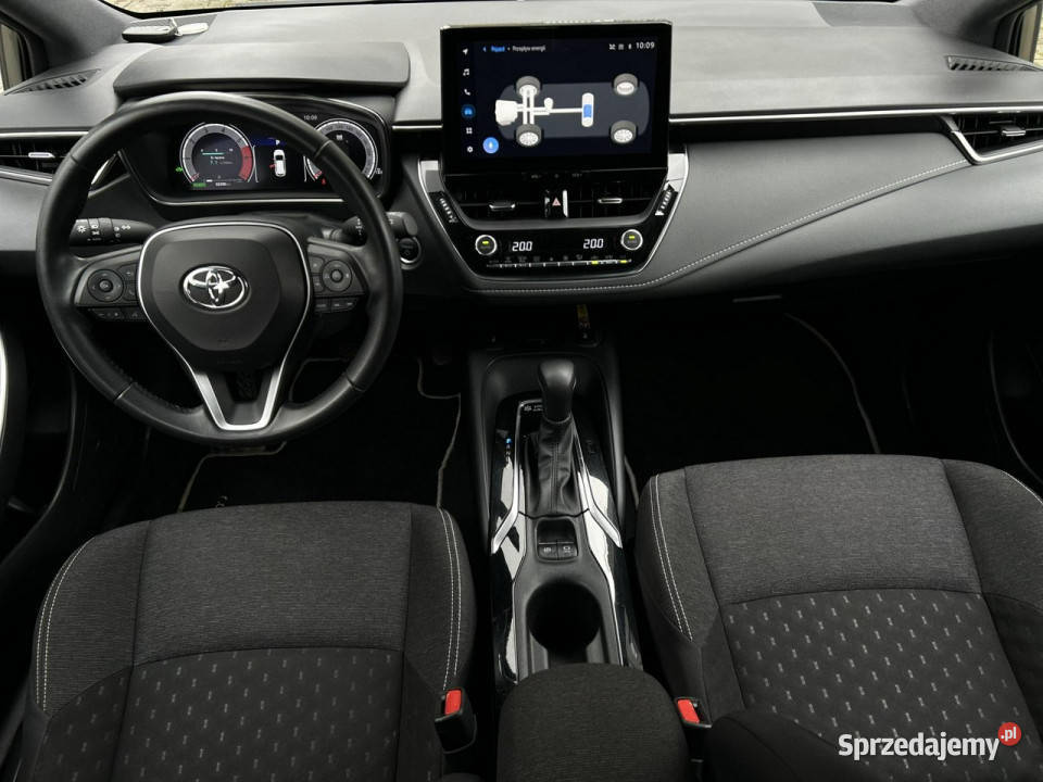 Toyota Corolla 18 Hybrid 140 COMFORT TECH salon Kombi Warszawa