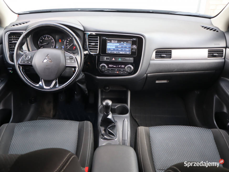 Mitsubishi Outlander 20 czarny