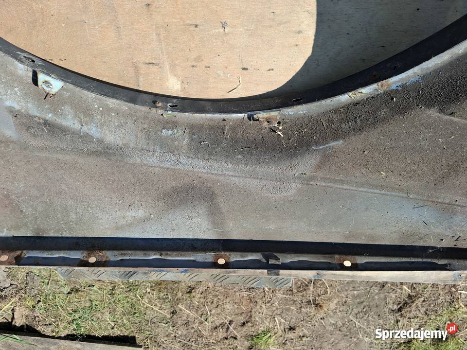 Błotnik Prawy Przód Volkswagen Golf 2 osobowe Pozostałe Wisznice