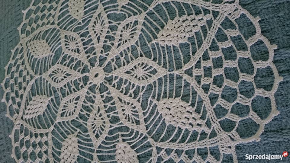 Serweta z białego kordonka średnica 45 Antyki, Sztuka, Kolekcje dolnośląskie Bolesławiec sprzedam