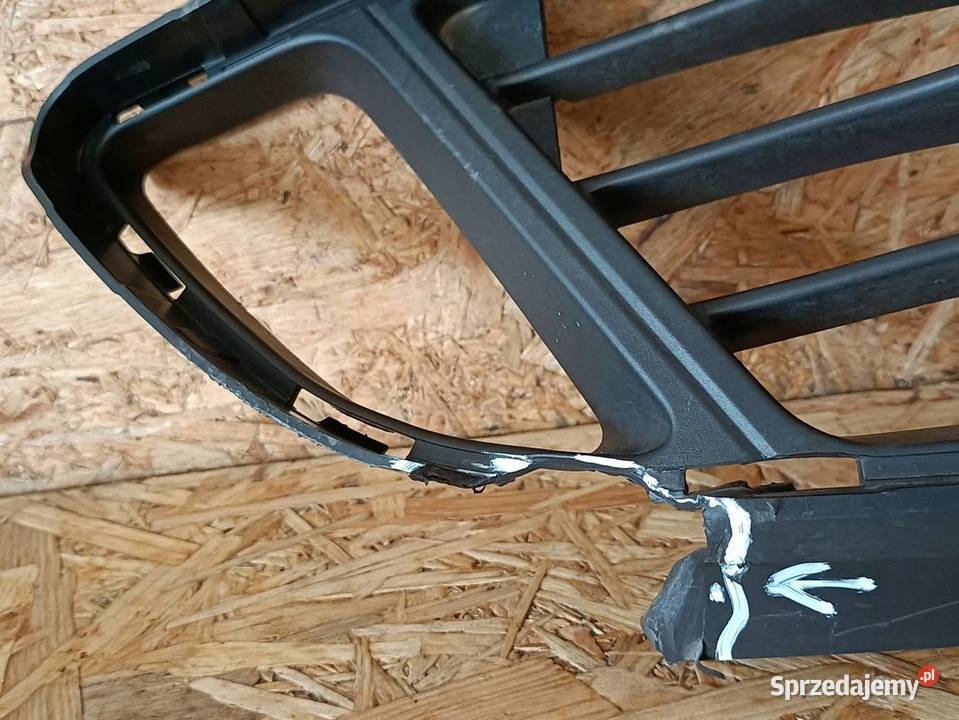 BMW F25 ACTIVE TOURER KRATKA ŚRODKOWA ZDERZAKA osobowe Atrapy Pleszew