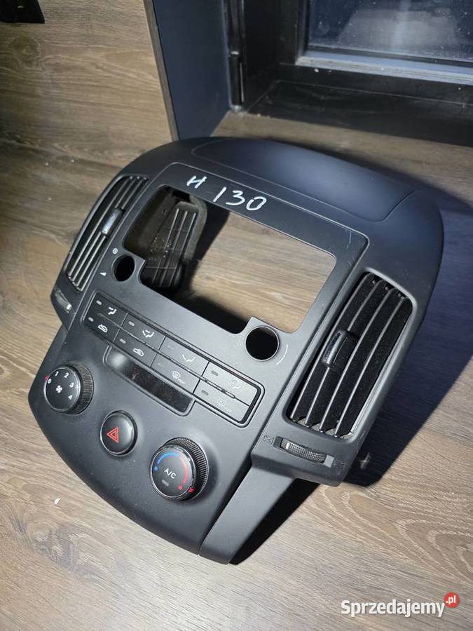 Panel klimatyzacji nawiewu ramka Hyundai i30 Motoryzacja Pionki