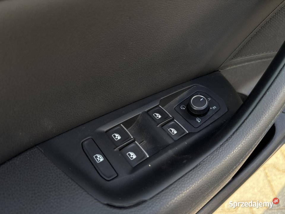 Volkswagen Passat 2016r Salon Bogate Wnętrze nieuszkodzony Warszawa sprzedam