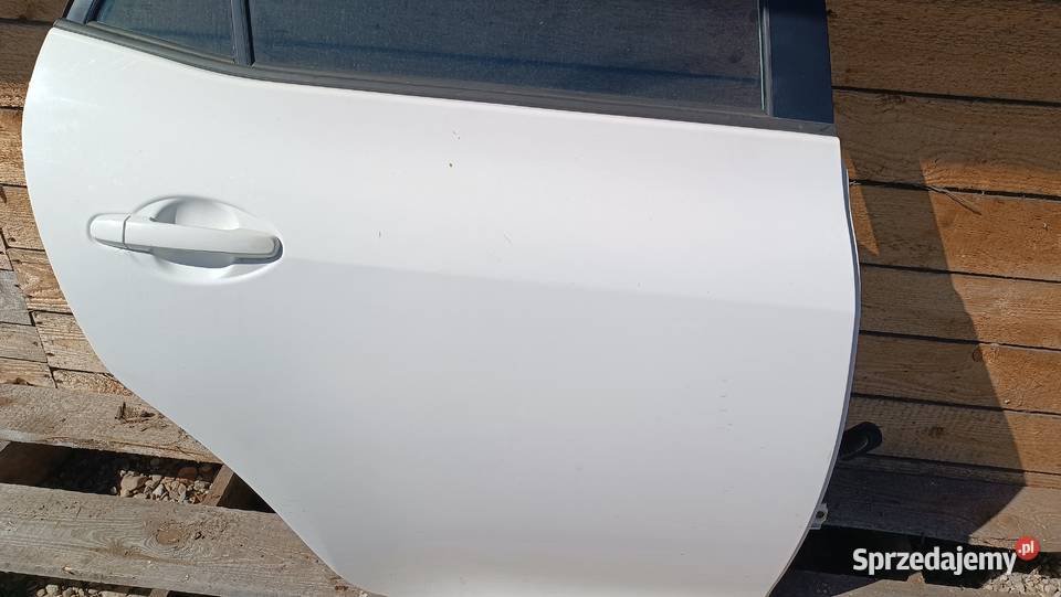 Drzwi prawe tył tylne kompletne Toyota Auris Radłów