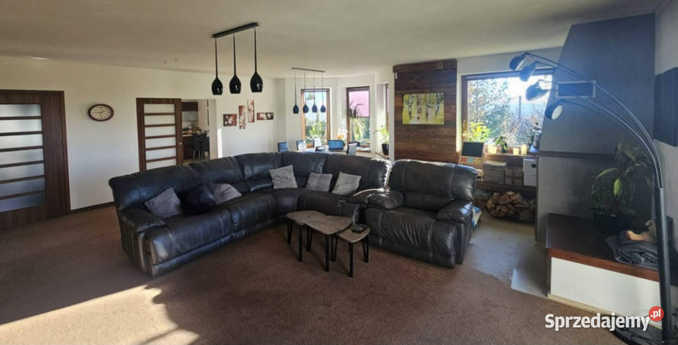 Komfortowy dom na wzgórzu z dużą działką i