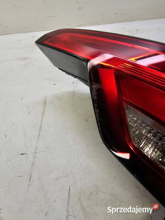 LAMPA PRAWY TYŁ W KLAPĘ AUDI A4 B9 AVANT Przystajń sprzedam