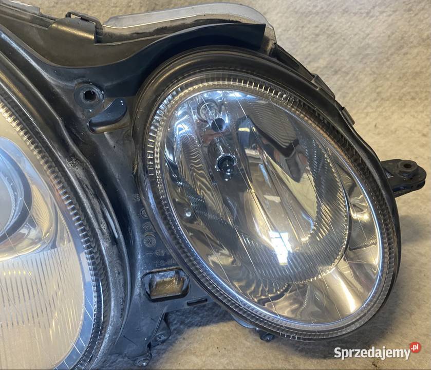 MERCEDES E KLASA W211 REFLEKTOR PRAWY BIXENON EU osobowe Jasienica sprzedam