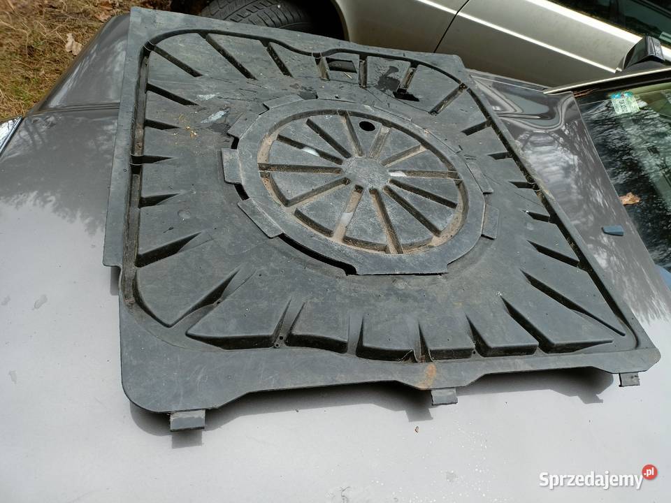 Mercedes 190 W201 pokrywa koła zapasowego płyta