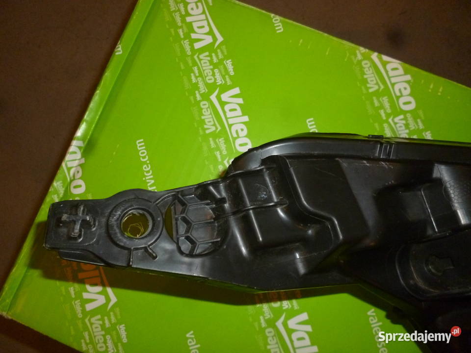 PEUGEOT 208 I 201315 lampa prawy przód małopolskie Bochnia sprzedam