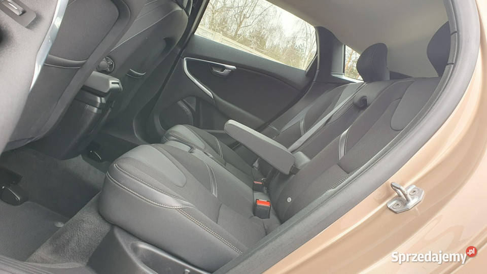 Volvo V40 20 D2 120 Momentum NAVI Półskóra VAT marża Chmielnik