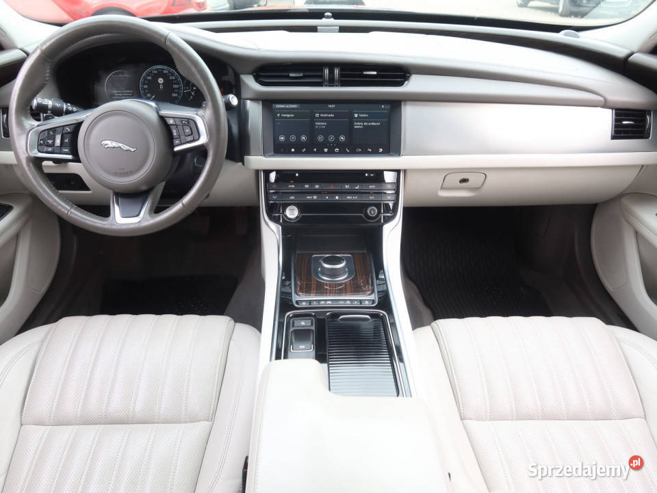 Jaguar XF 25d AWD wspomaganie kierownicy