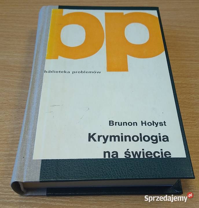 Kryminologia na świecie Brunon Hołyst Biblioteka Książki naukowe i popularnonaukowe pomorskie Gdańsk sprzedam