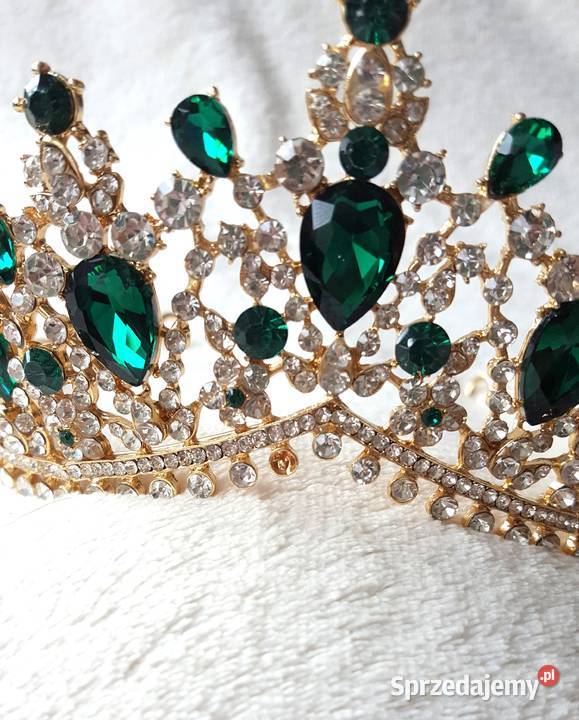 Korona złoty kolor zielone kamienie królowa Szczecin