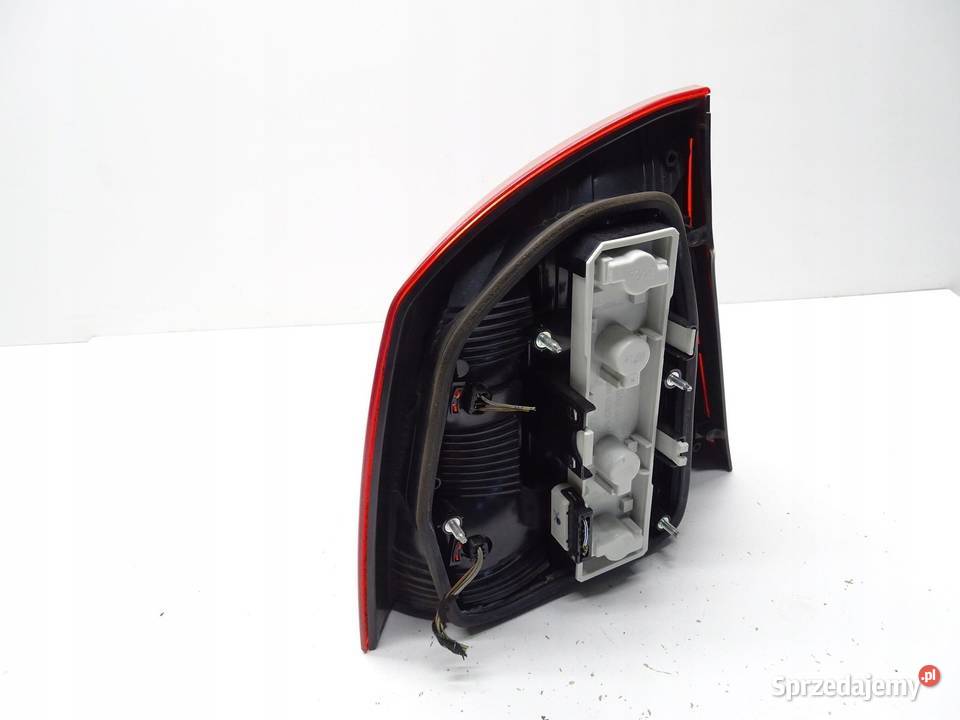 LAMPA PRAWY TYŁ PRAWA TYLNA 1Z5945096B SKODA osobowe