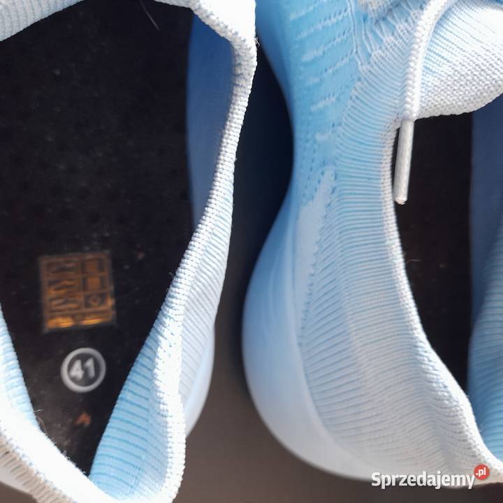 Sportowe buty damskie lekkie wsuwane przewiewne