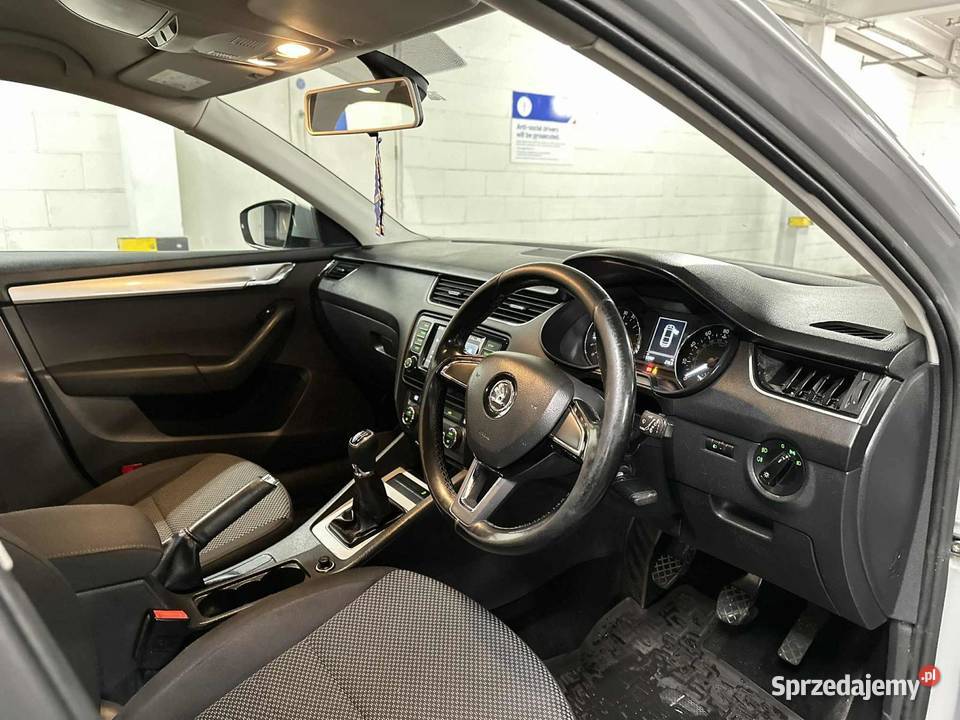 Skoda Octavia 2017r 20 TDI na części zderzaki Rok produkcji 2017