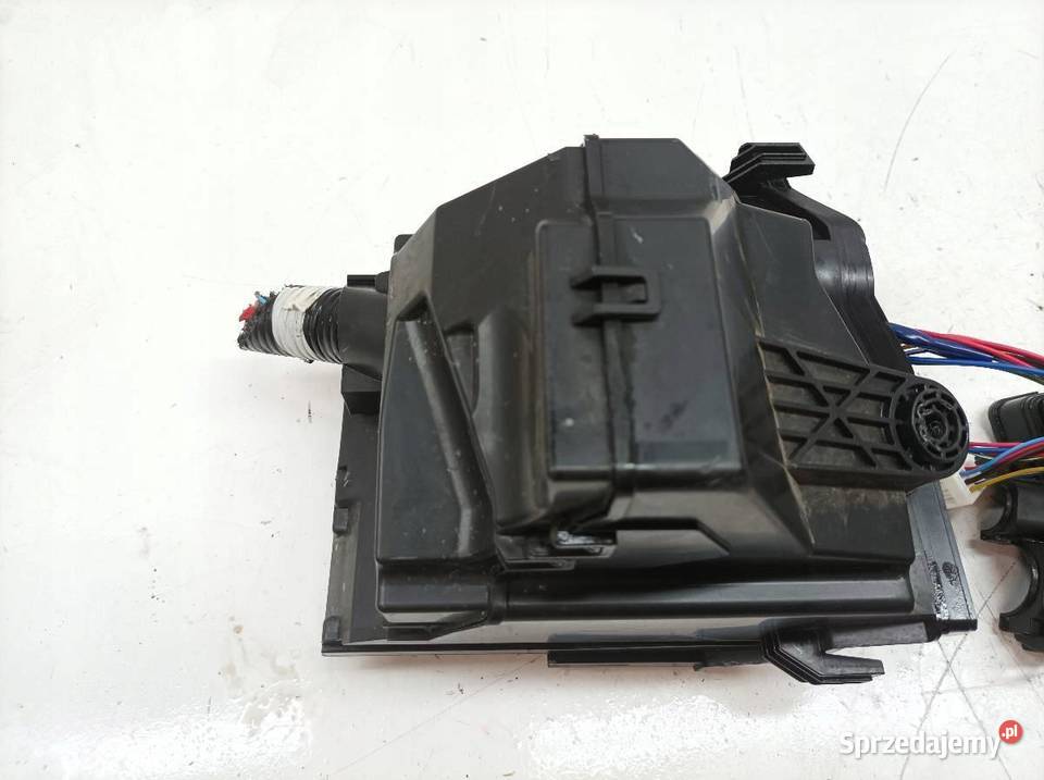 SKRZYNKA BEZPIECZNIKÓW 12 B 80 Nissan Micra IV