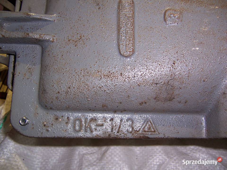 Lampa industrialna przemysłowa kanałowa z PRL odcienie szarości