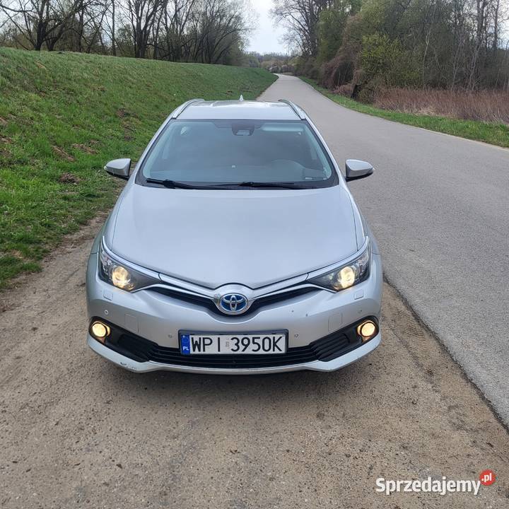 Toyota Auris Touring Sports 18 Hybrid Góra Kalwaria