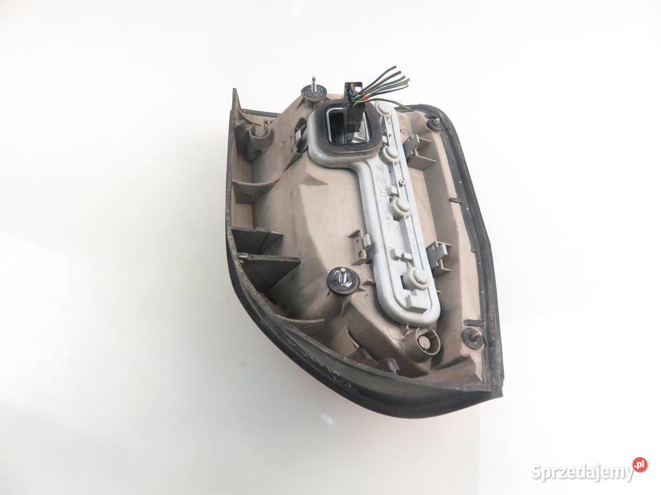 LAMPA PRAWA TYLNA OPEL ZAFIRA A WKLAD 6 PIN