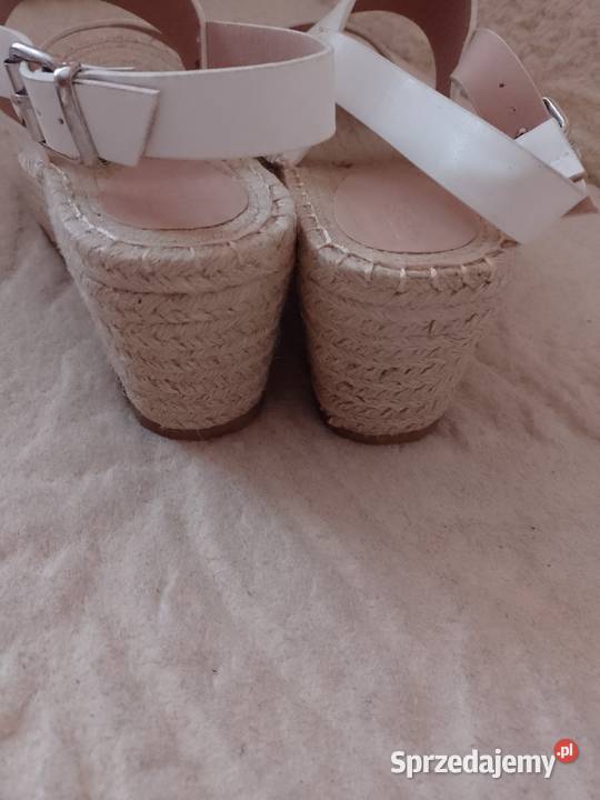 39 ASOS Białe sandałki na koturnie z Londynu Kraków