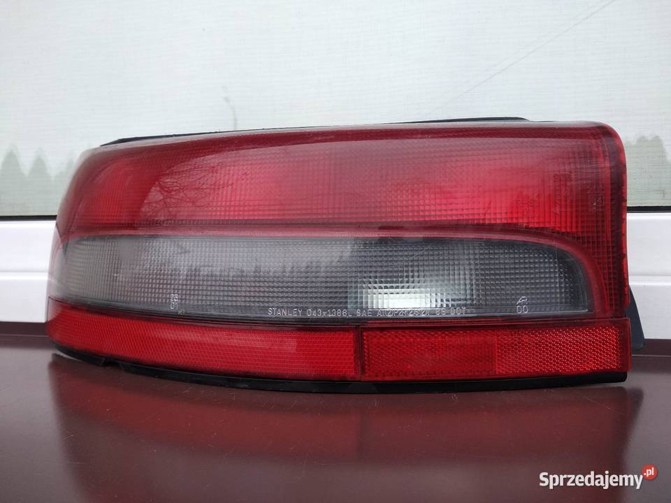 Mazda 323 BG hatchback HB lampa tył tylna lewa osobowe Sieradz