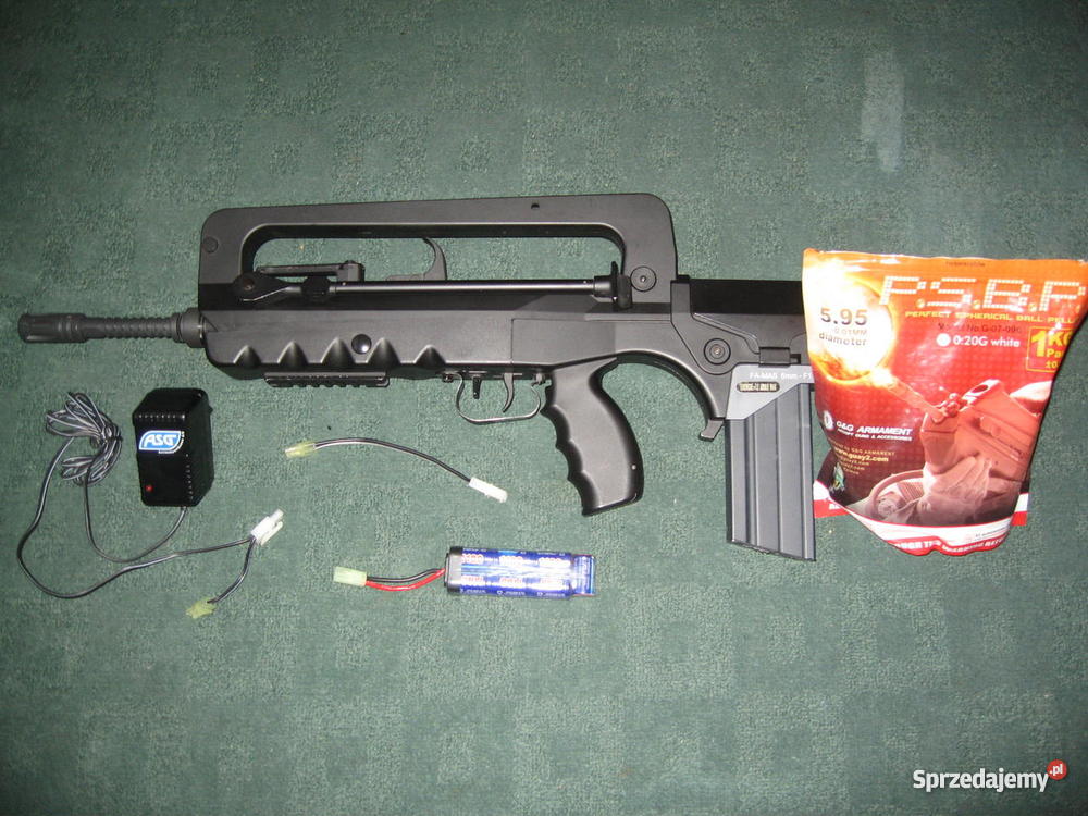 Famas f1 Cybergun Zamarte